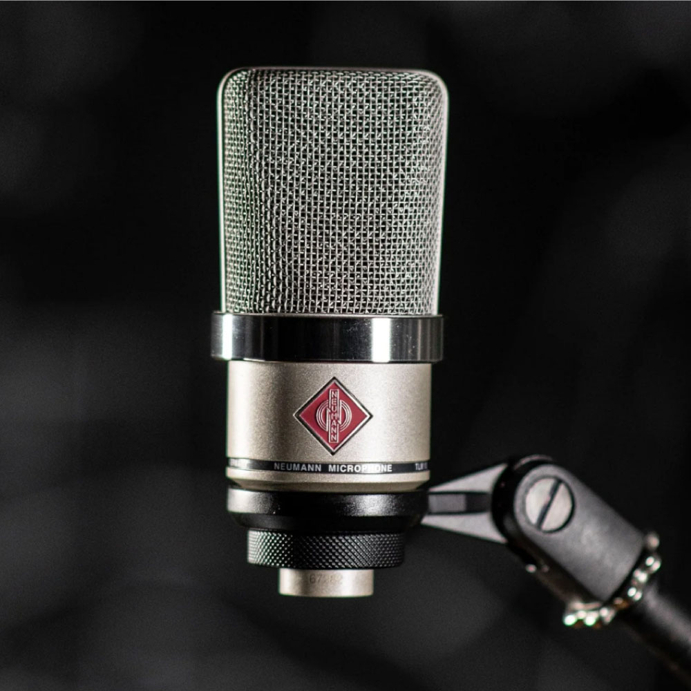 【新品同様•美品】NEUMANN TLM102 】
コンデンサーマイク 保管用湿度調整剤 プレゼント！】 NEUMANN TLM 102 studio set